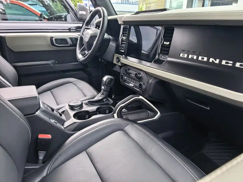 Ford Bronco — миниатюра 2