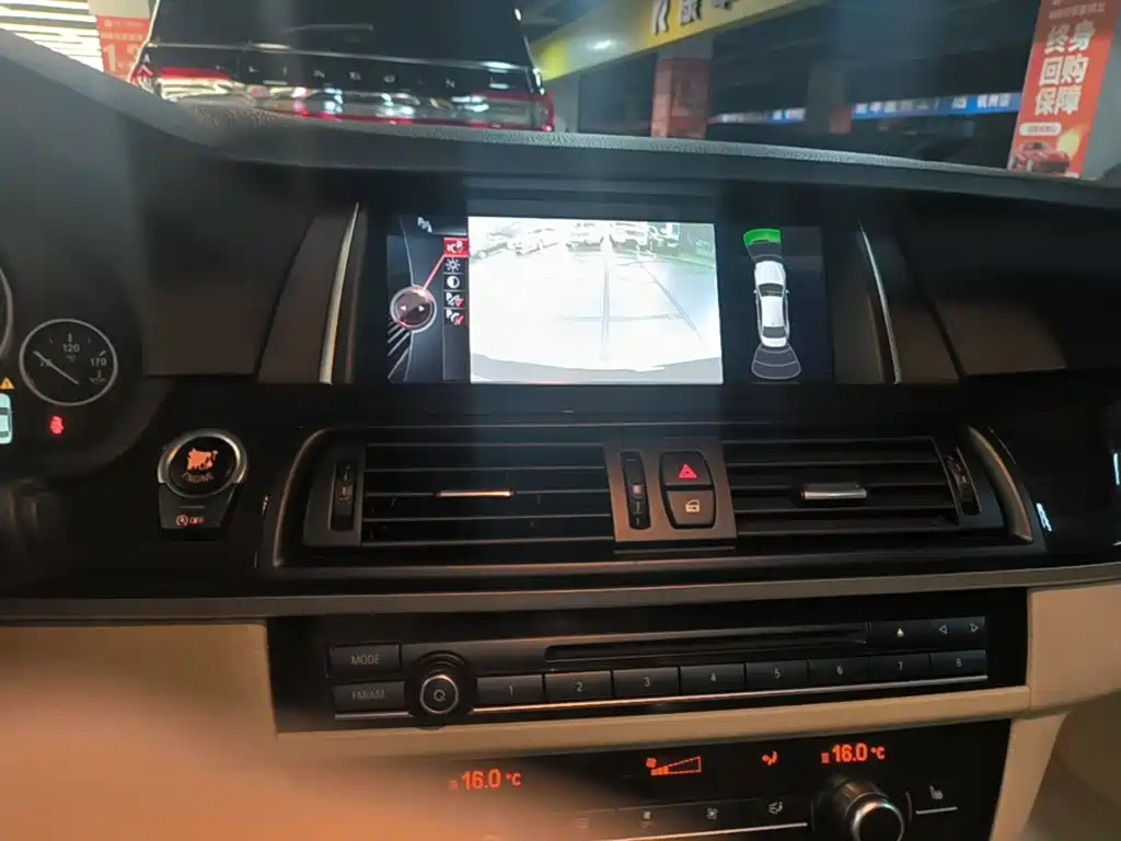 BMW 5 Series — миниатюра 13