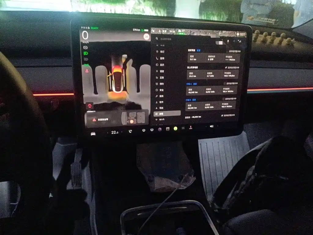 Tesla Model Y — миниатюра 8