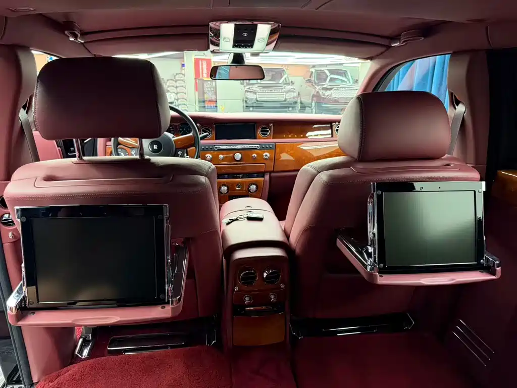 Rolls-Royce Phantom — миниатюра 7