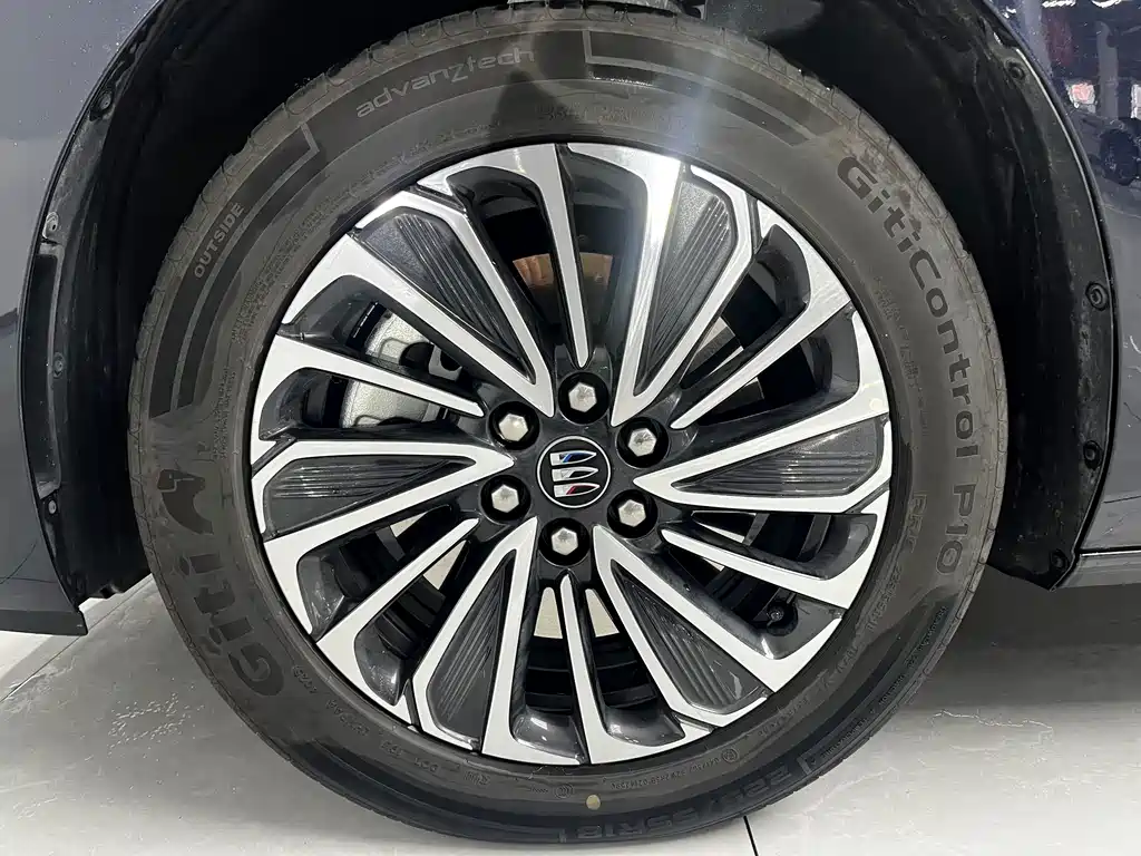 Buick GL8 Hybrid — миниатюра 7
