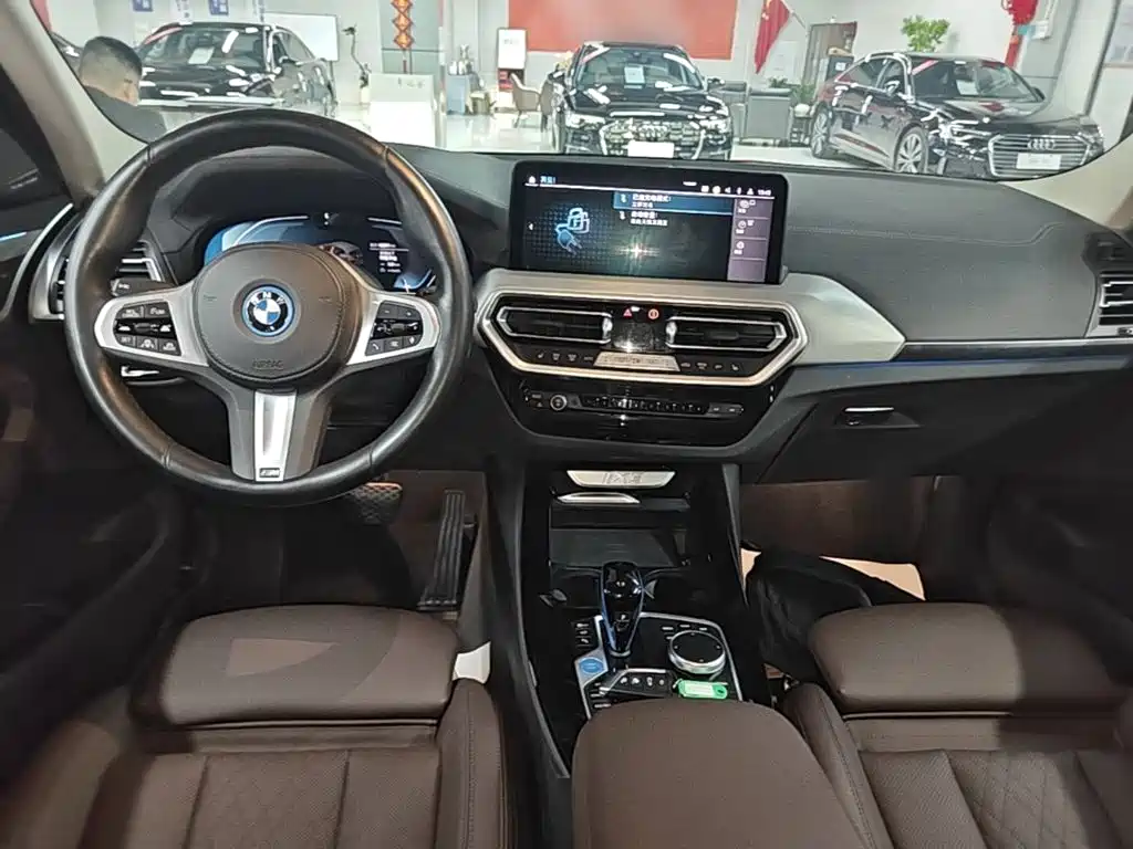 BMW iX3 — миниатюра 10