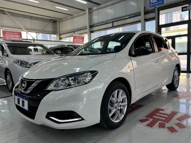 nissan tiida
