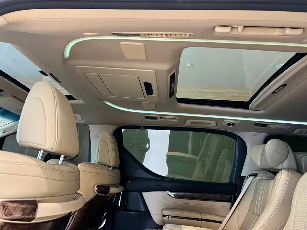 Toyota Alphard — миниатюра 17