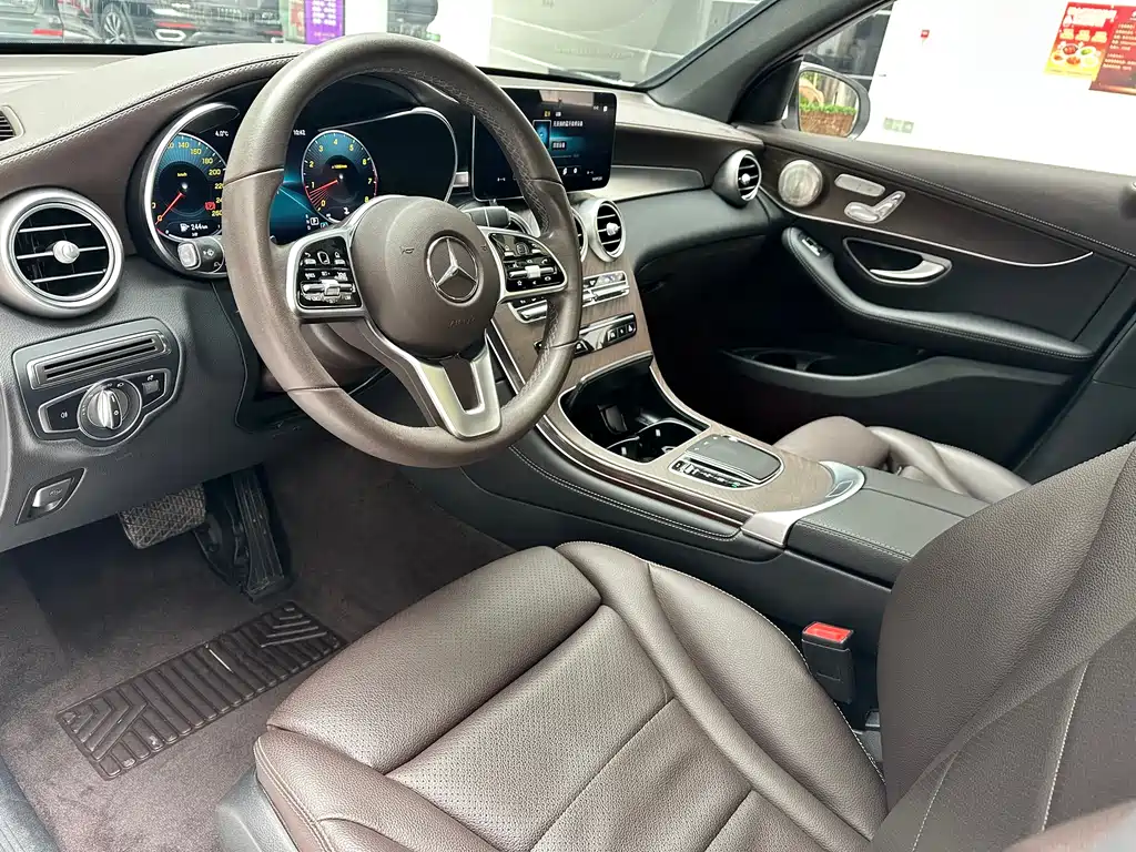 MERCEDES-BENZ GLC