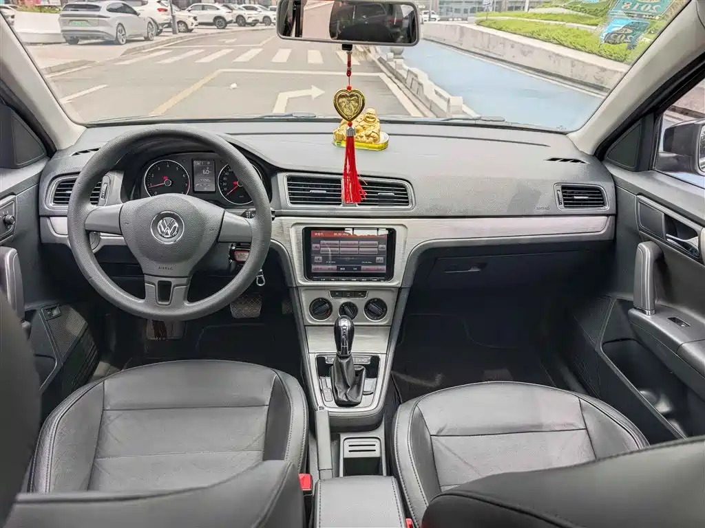 Volkswagen Lavida 2015 1.6L AT Comfort