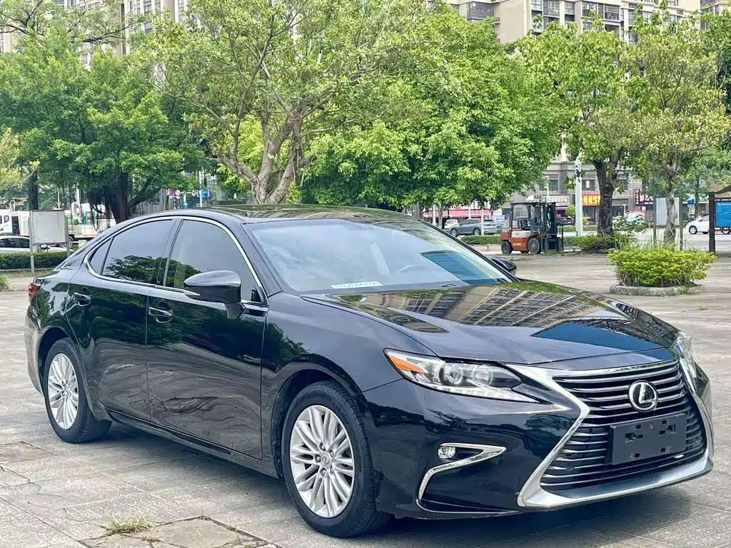 Lexus ES — миниатюра 2