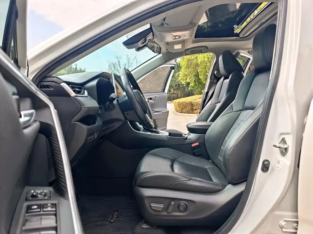Toyota Wildlander 2022 2.0L CVT Luxury PLUS