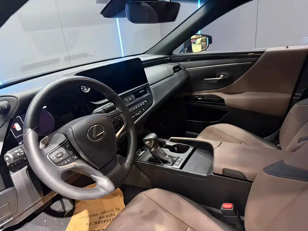 Lexus ES — миниатюра 10