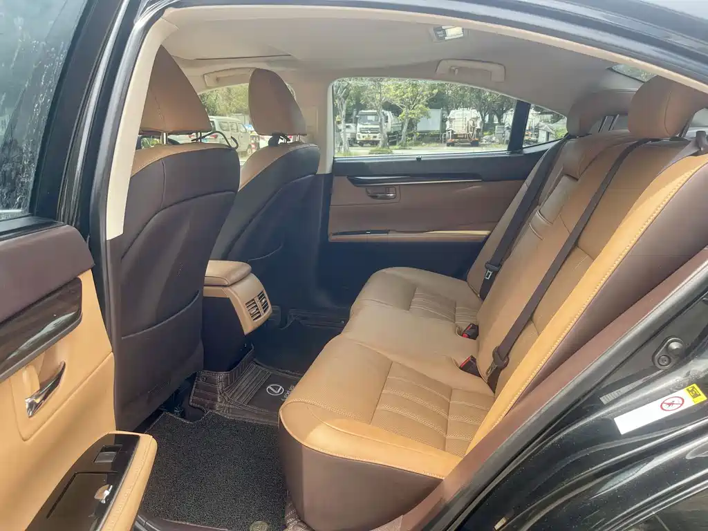 Lexus ES — миниатюра 8
