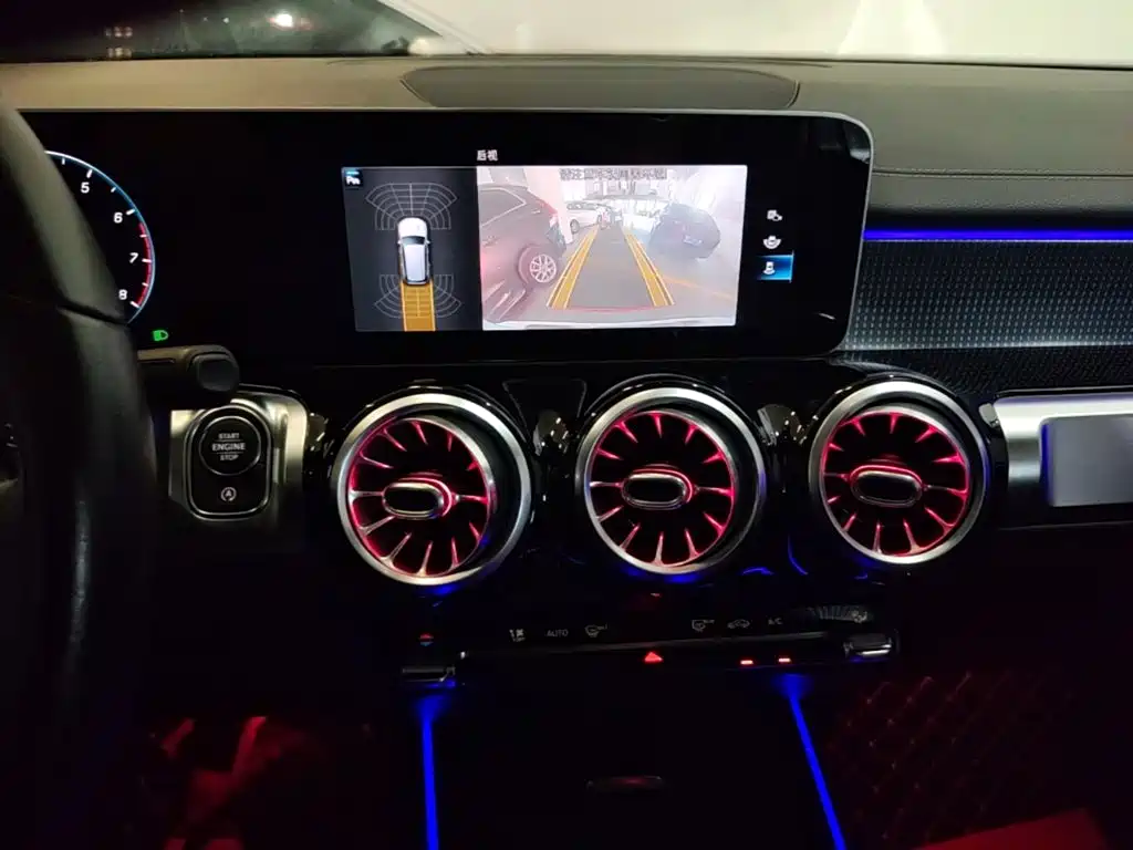 Mercedes-Benz GLB — миниатюра 13