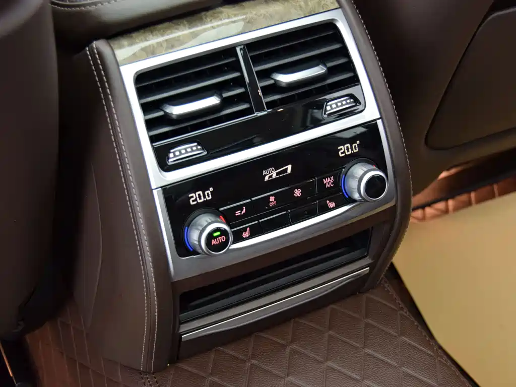 BMW 7 Series — миниатюра 20