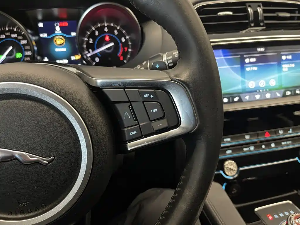 Jaguar F-PACE — миниатюра 23