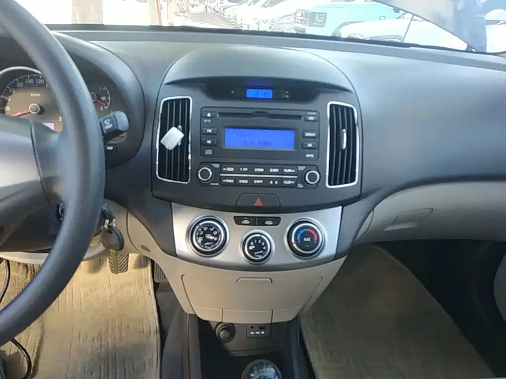 Hyundai Elantra — миниатюра 13