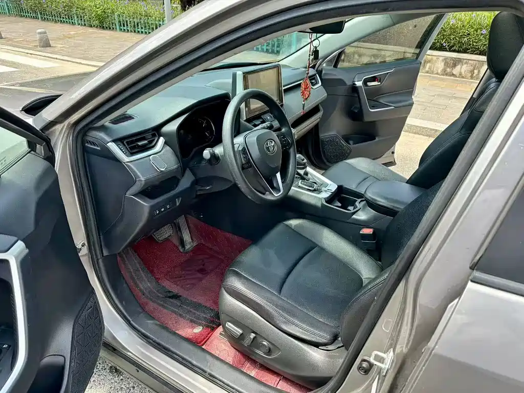Toyota RAV4 — миниатюра 6