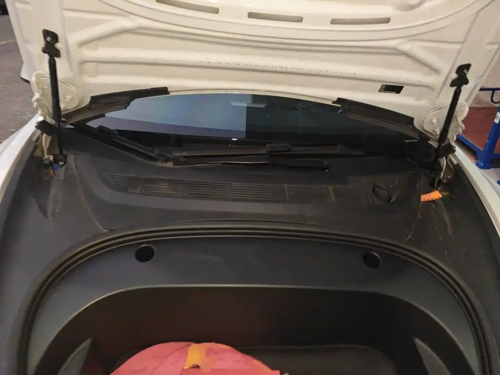 Tesla Model 3 — миниатюра 16