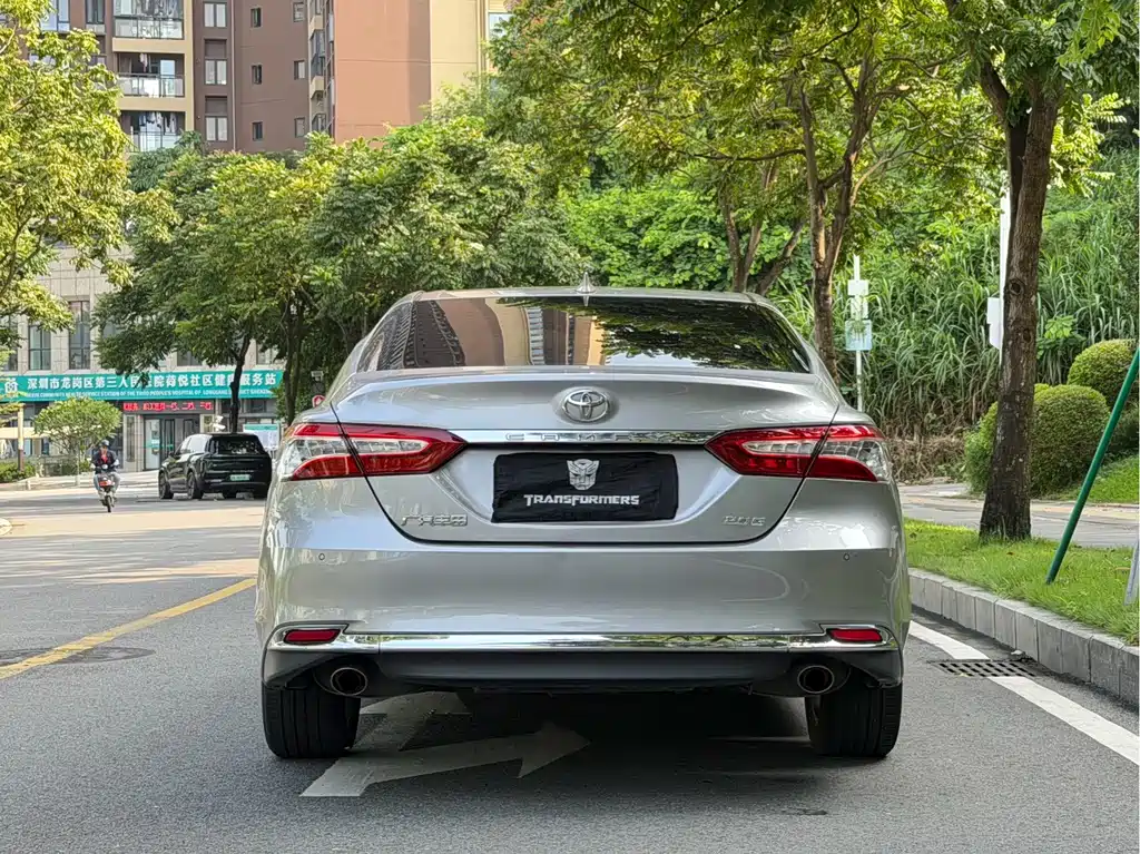 Toyota Camry — миниатюра 5
