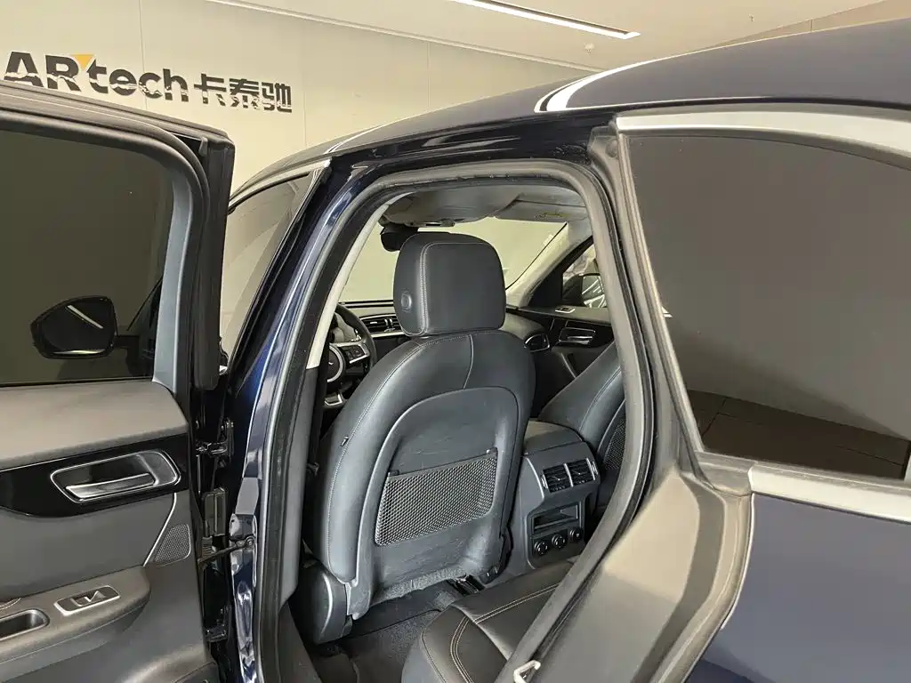 Jaguar F-PACE — миниатюра 25