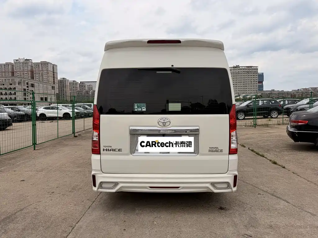 Toyota HiAce 2022 3.5L