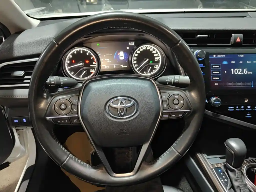 Toyota Camry — миниатюра 11
