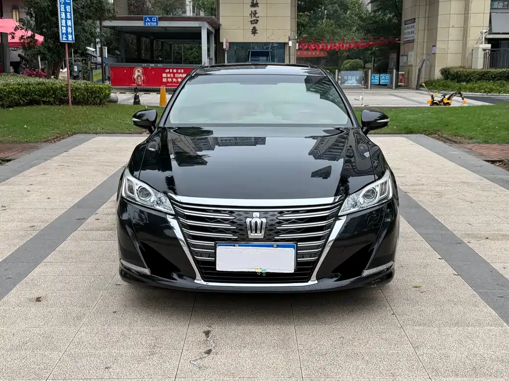 Toyota Crown — миниатюра 2