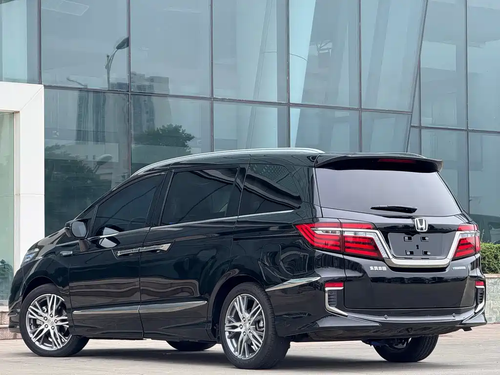 Honda Elysion 2.0L Hybrid Luxury Edition, фото 6