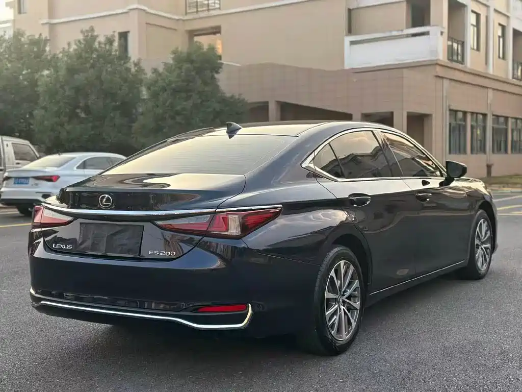 Lexus ES — миниатюра 9