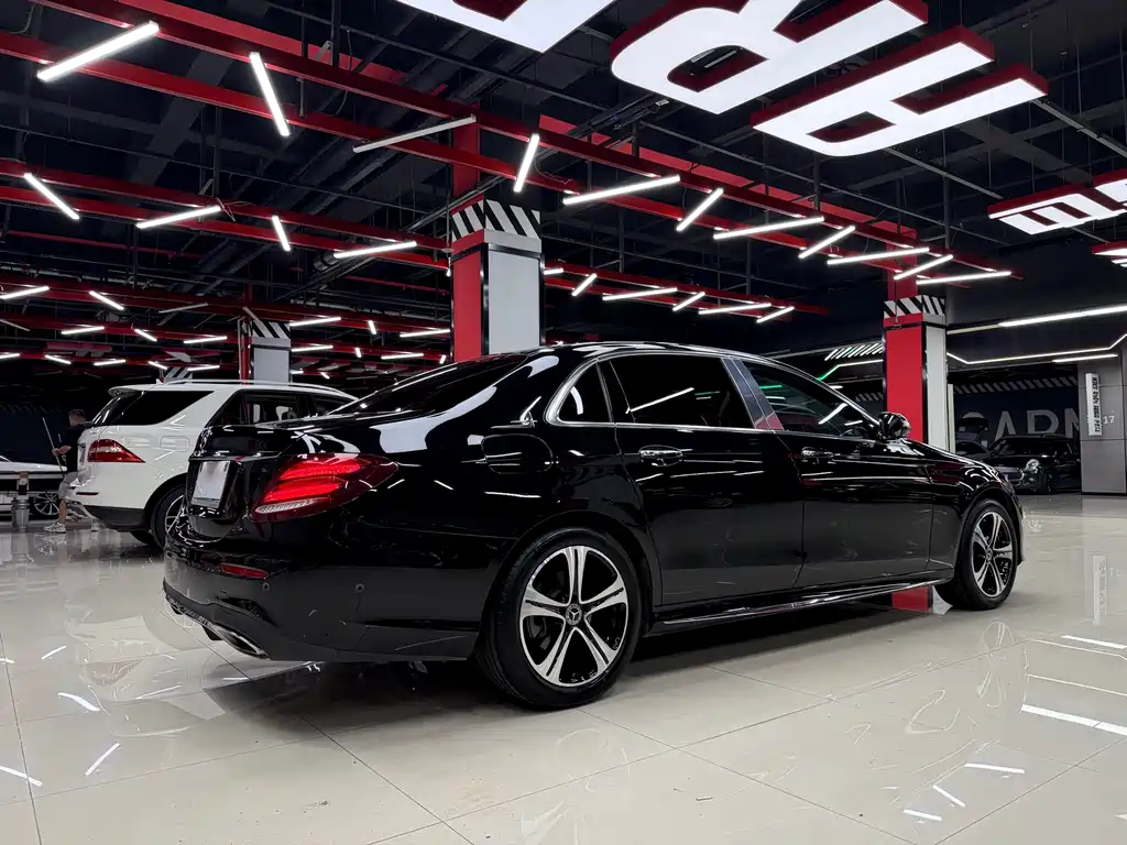 Mercedes-Benz E-Class — миниатюра 5