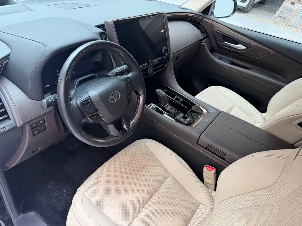 Toyota Alphard — миниатюра 7