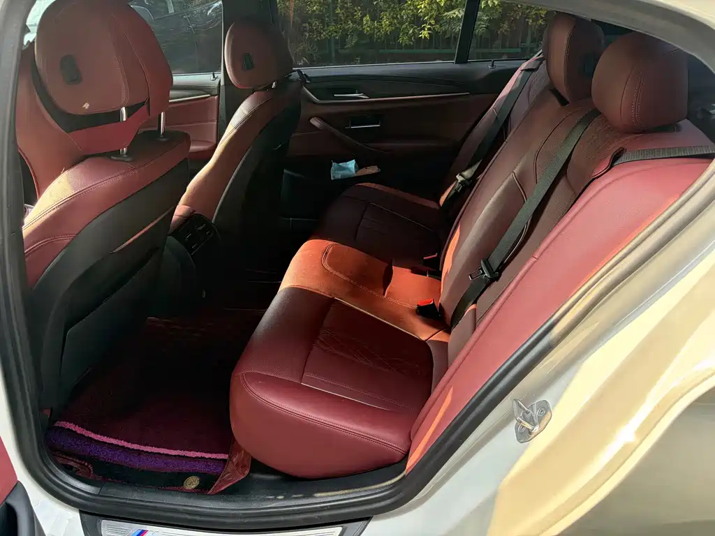 BMW 5 Series — миниатюра 7