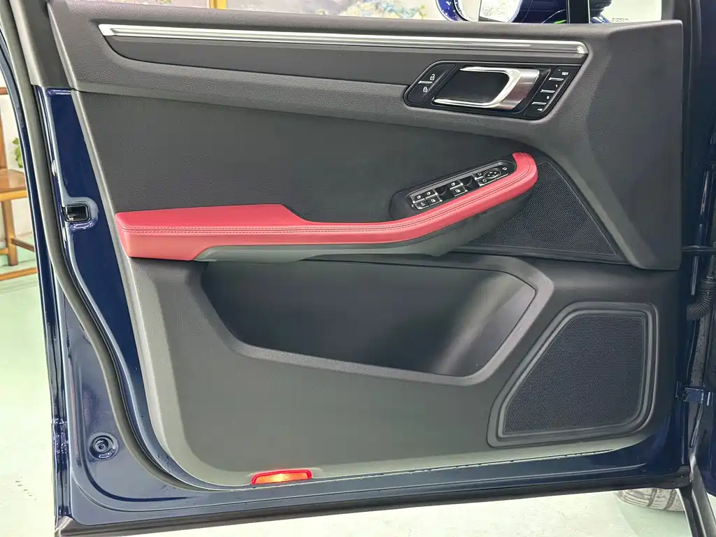 Porsche Macan — миниатюра 11