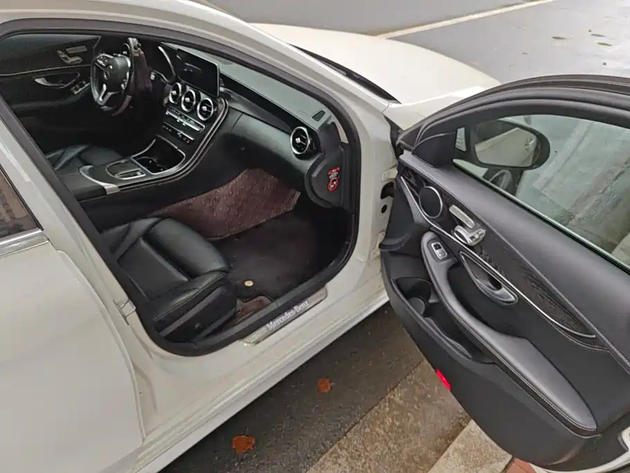 Mercedes-Benz C-Class — миниатюра 8