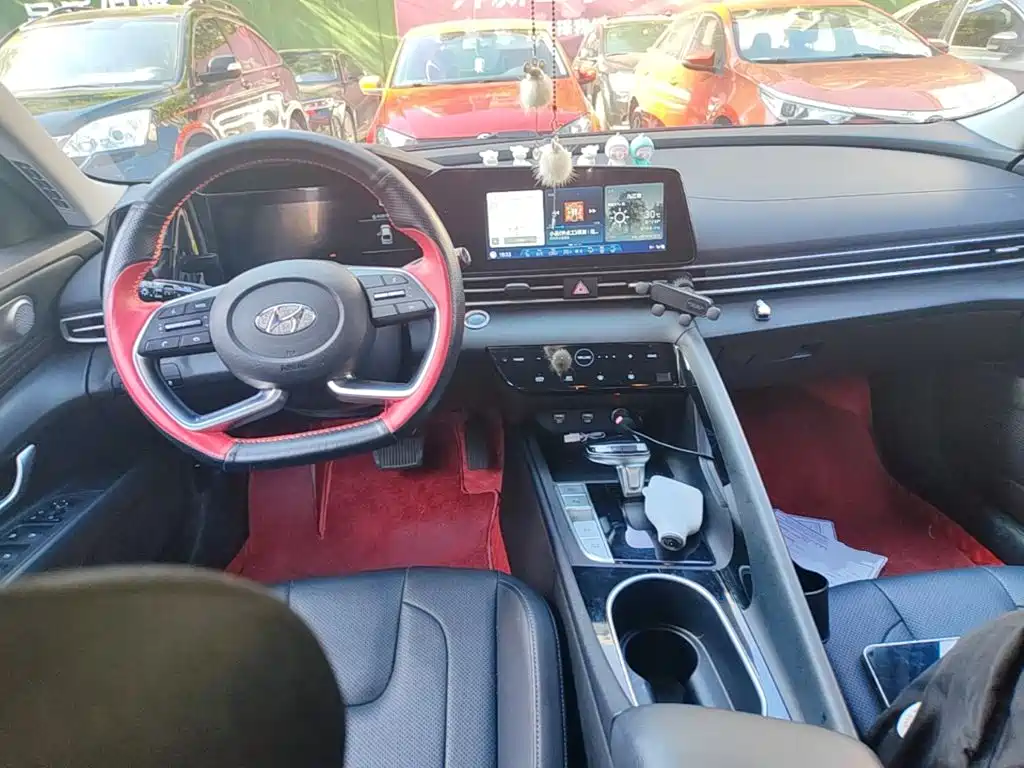 Hyundai Elantra — миниатюра 10