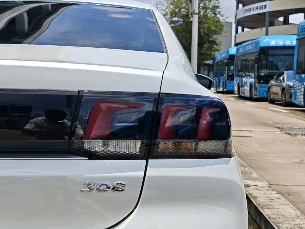 Peugeot 308 — миниатюра 9