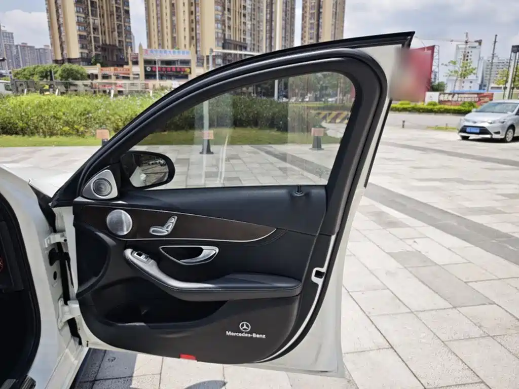Mercedes-Benz C-Class — миниатюра 2