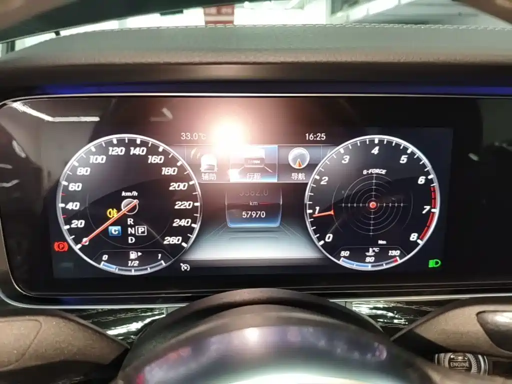 Mercedes-Benz E-Class — миниатюра 12