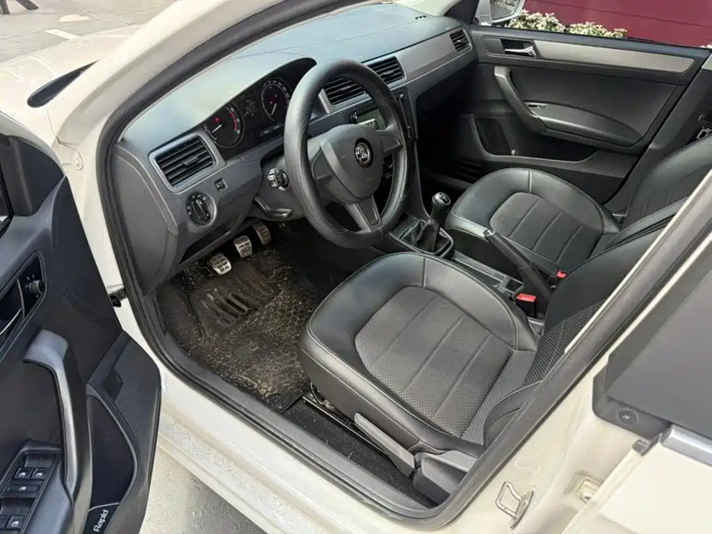 Skoda Rapid Spaceback — миниатюра 4