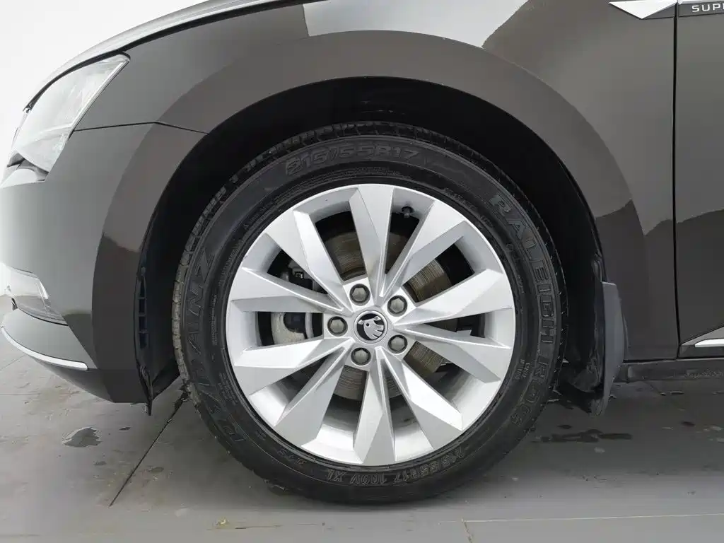 Skoda Superb — миниатюра 17