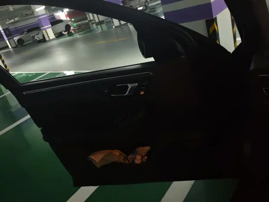 Porsche Macan — миниатюра 7