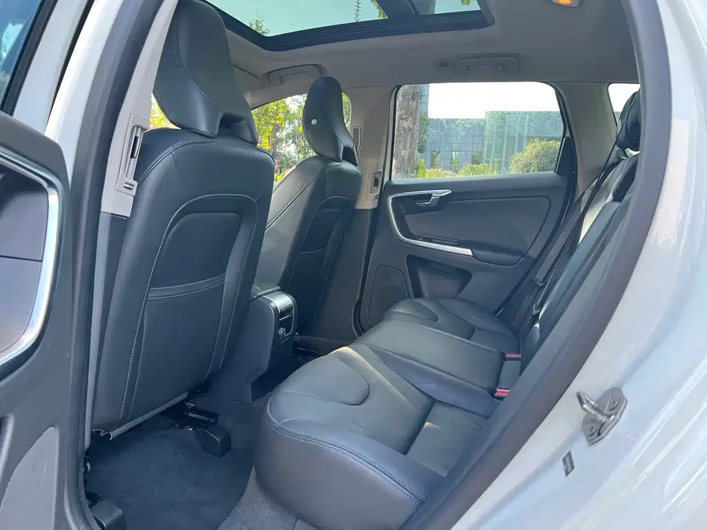 Volvo XC60 — миниатюра 10
