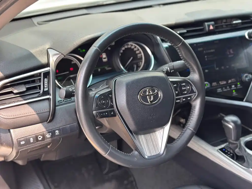 Toyota Camry — миниатюра 6