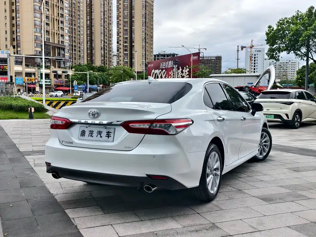 Toyota Camry — миниатюра 7