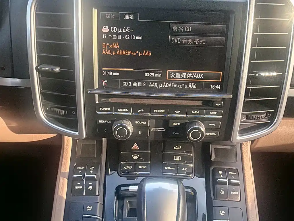 Porsche Cayenne — миниатюра 18
