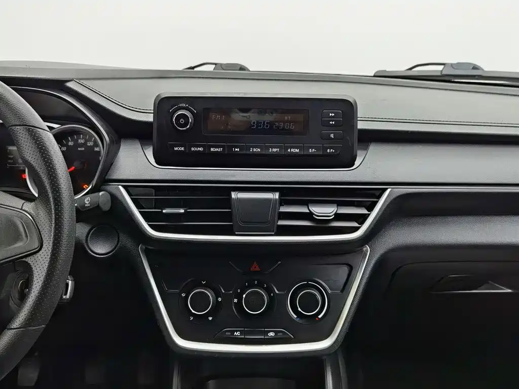 Wuling Hongguang S3 — миниатюра 12