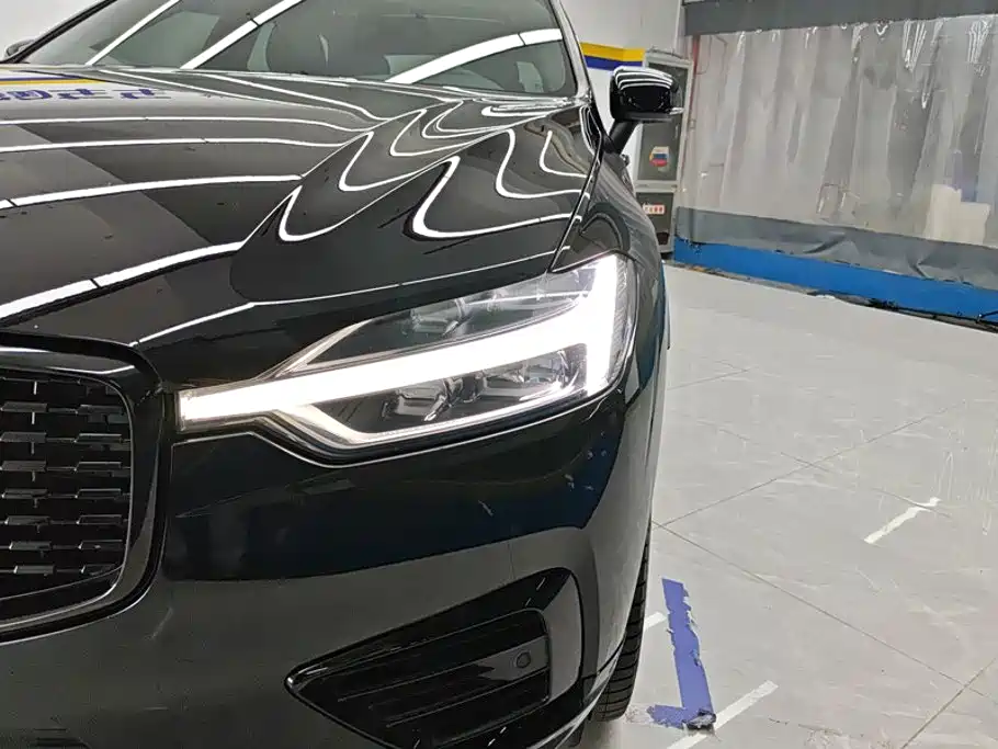 Volvo XC60 PHEV — миниатюра 5