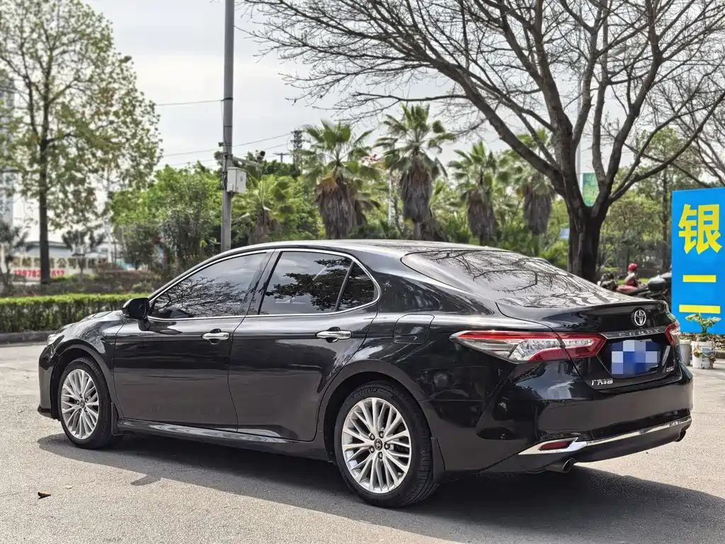 Toyota Camry — миниатюра 6