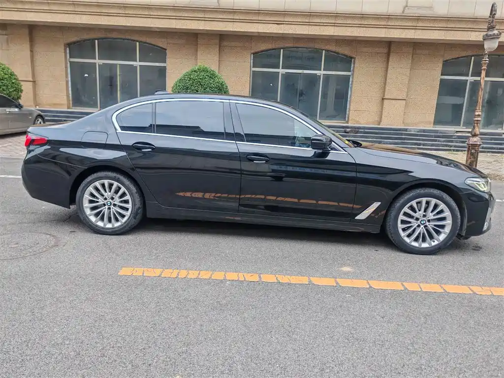 BMW 5 Series — миниатюра 12