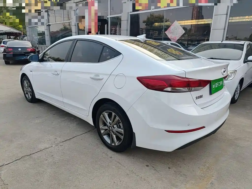 Hyundai Elantra — миниатюра 5