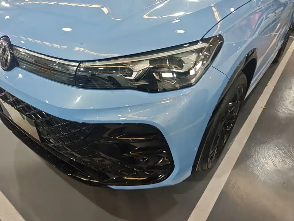 Volkswagen Tiguan L — миниатюра 24