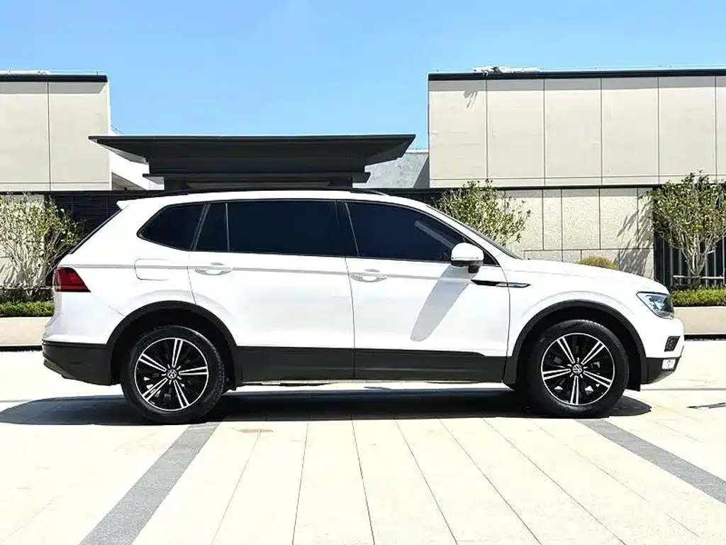 Volkswagen Tiguan L — миниатюра 6